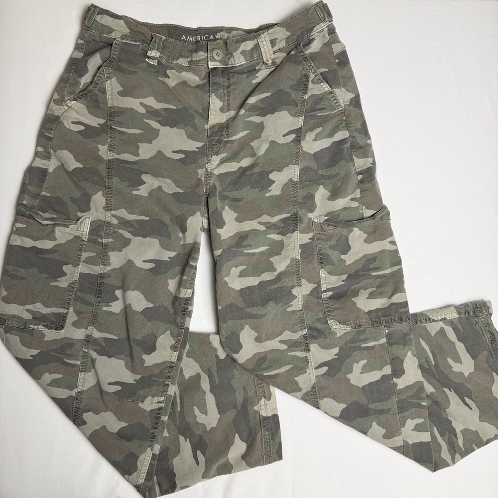 American Eagle Outfitters Camouflage Cargo Pants